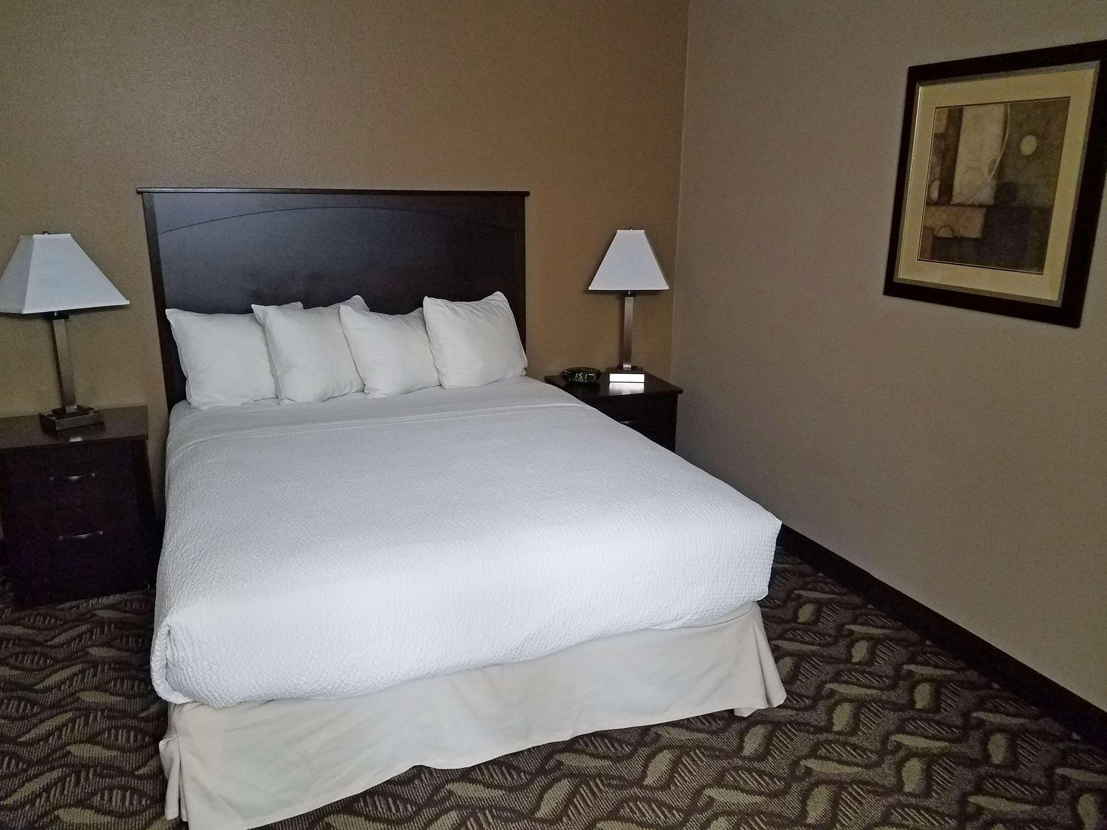 Americas Best Value Inn And Suites Bismarck Bagian luar foto