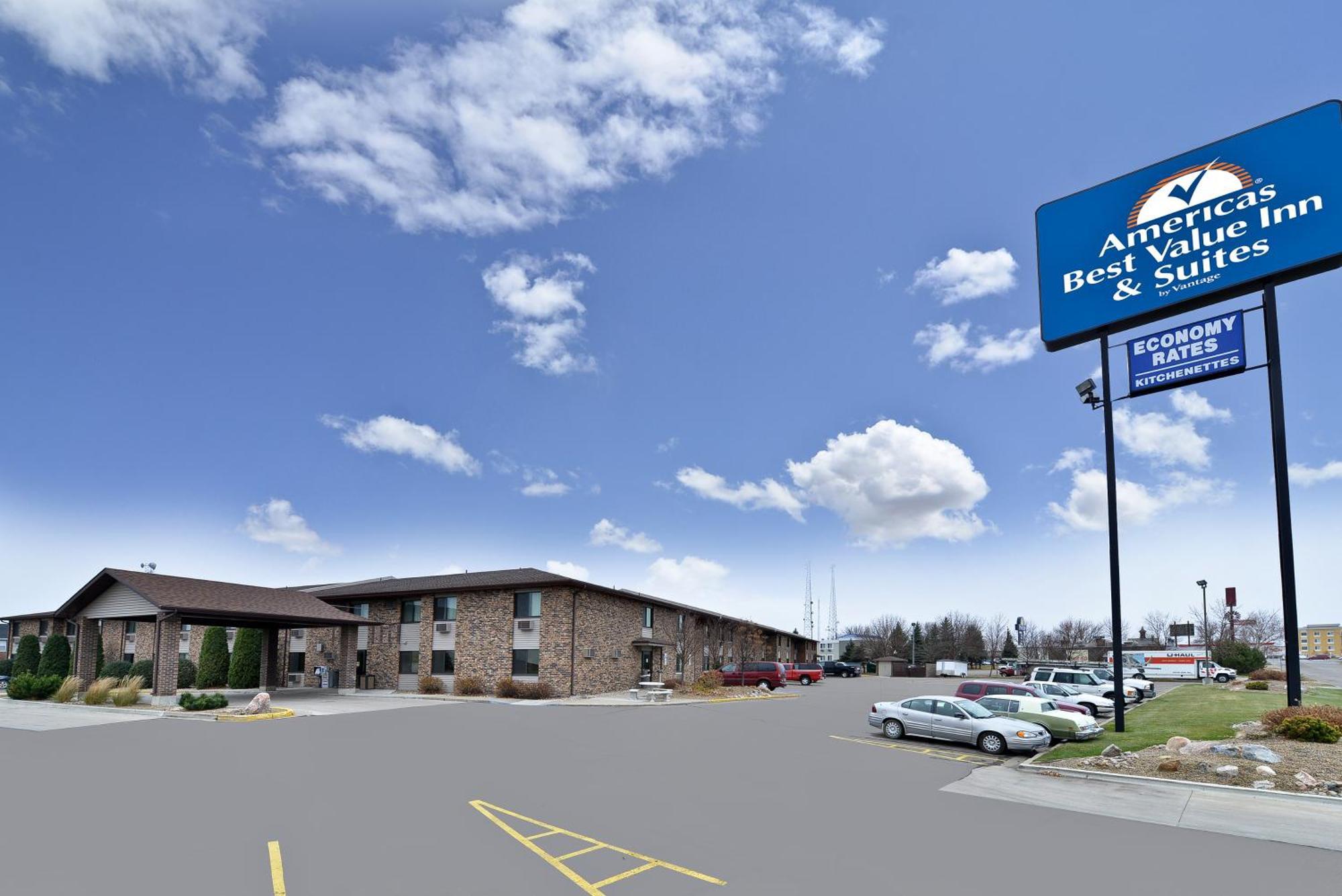 Americas Best Value Inn And Suites Bismarck Bagian luar foto