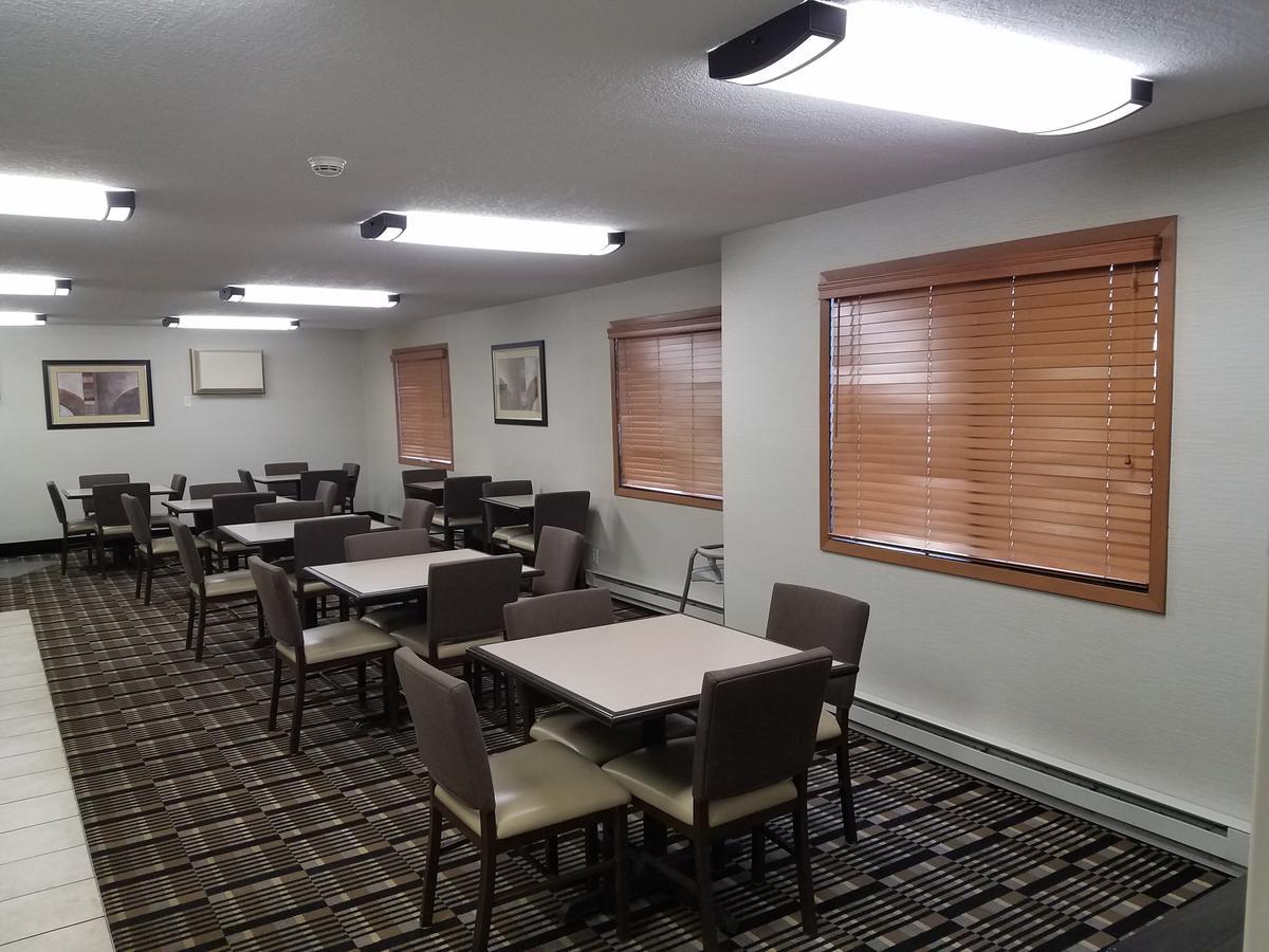 Americas Best Value Inn And Suites Bismarck Bagian luar foto