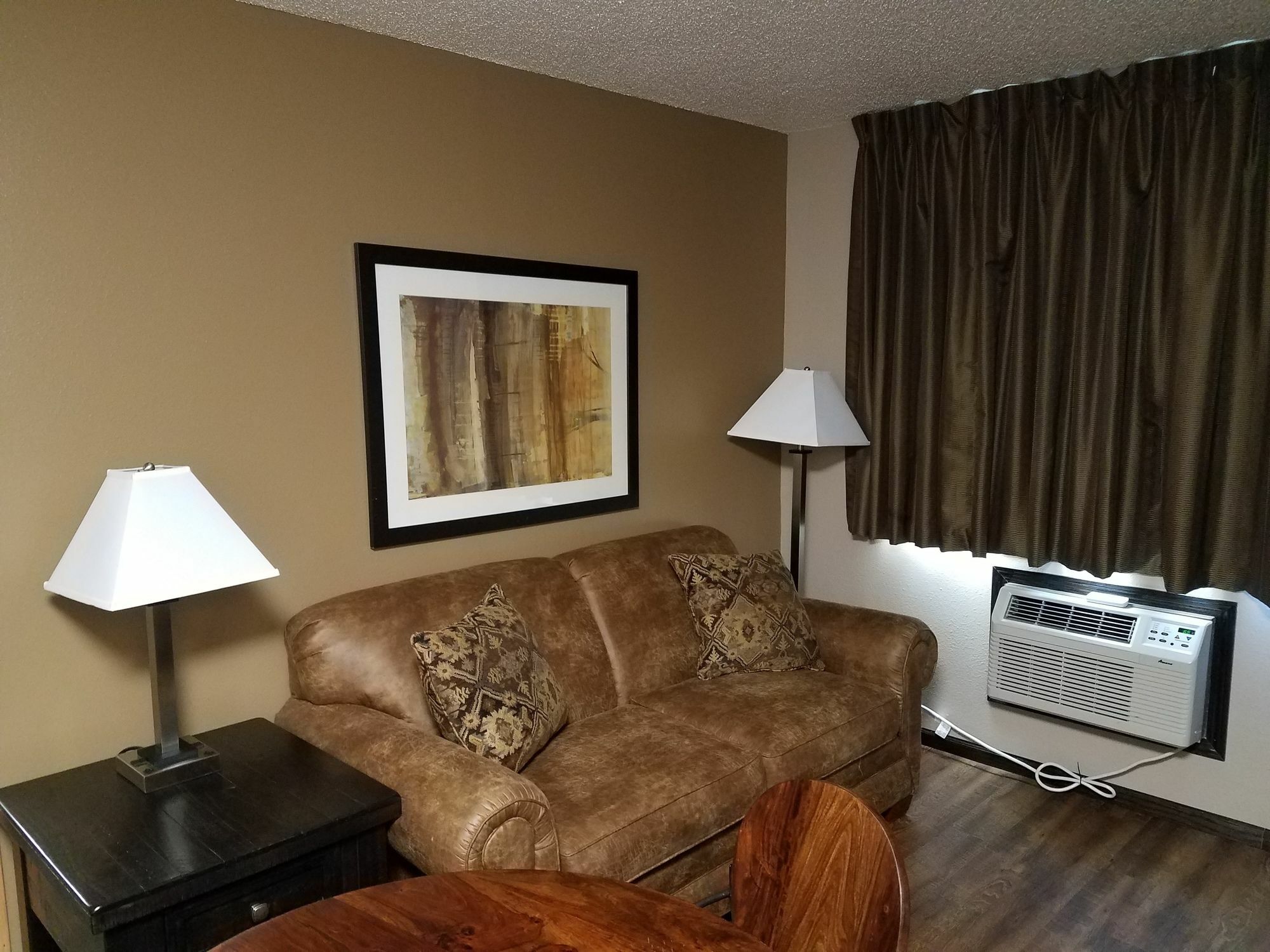 Americas Best Value Inn And Suites Bismarck Bagian luar foto